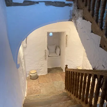 Chateau De Cours Bed & Breakfast 3*