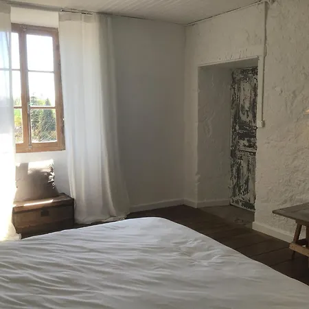 Couette-café Chateau De Cours *